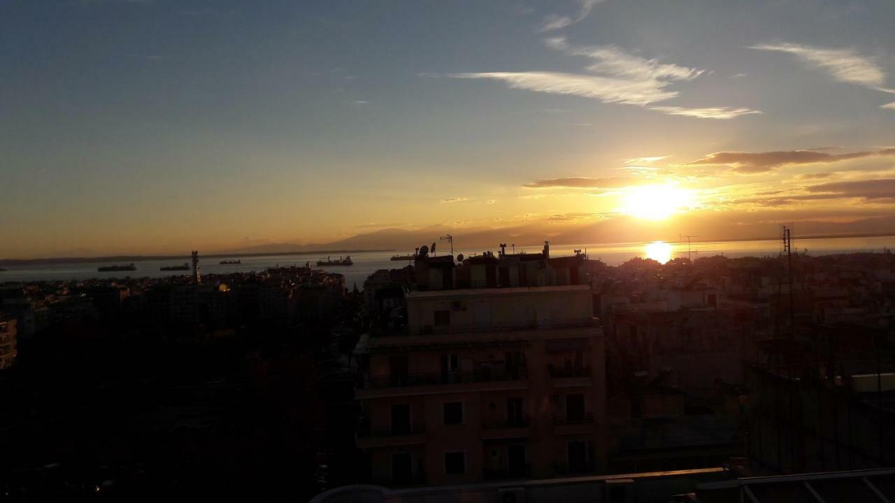 Cozy Apartment In City Center Tesalonika Bagian luar foto